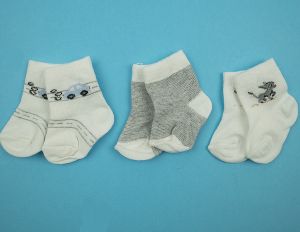 Бебе чорапи 3 чифта в кутия 