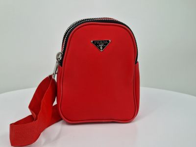 Дамска раница за през гърдите